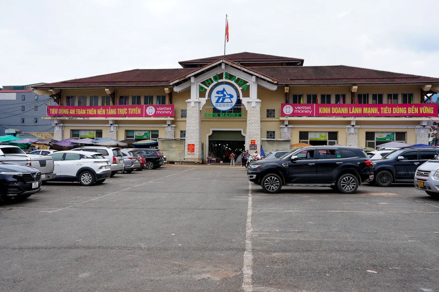 Sapa Market building with a car park in front of the entrance Sapa Market building with a car park in front of the entrance